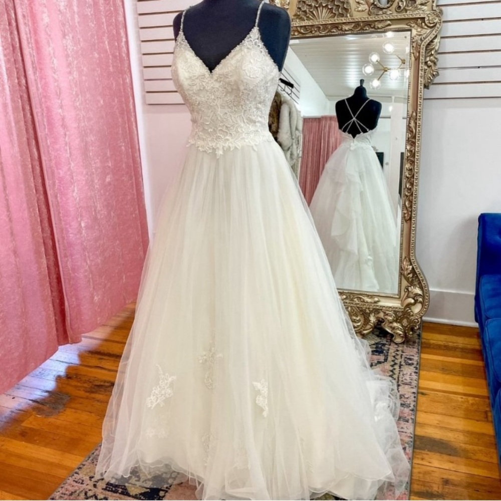 Bonny Bridal Wedding Gown | Size 6